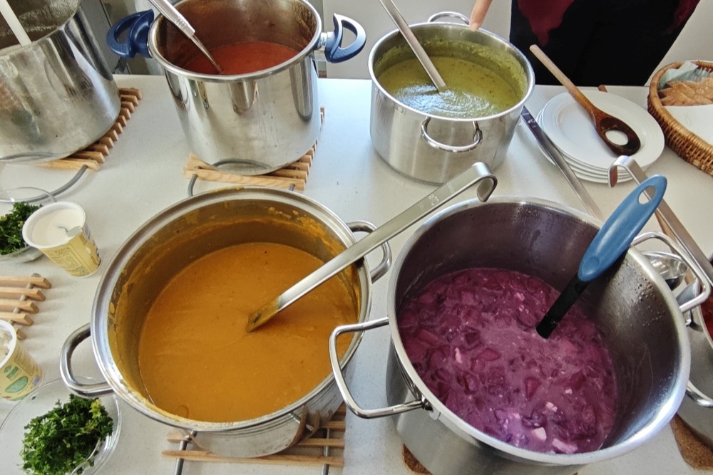 Suppen beim Fastenessen am 22.3.2026 in Maria am Wasser Foto: Johannes von Borany 2026